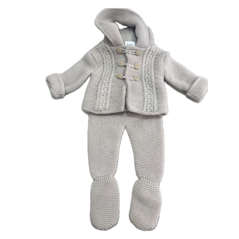 Conjunto para bebé tono piedra Conjunto para bebé tono piedra