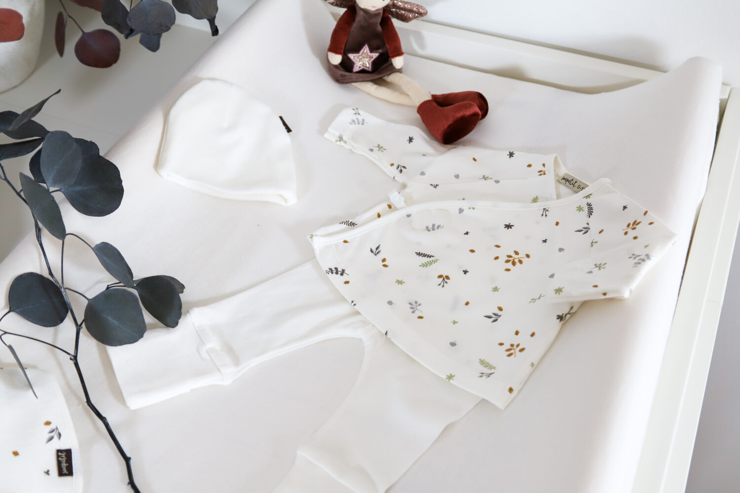 Primera puesta hojas Primera puesta del bebé con ropa de algodón suave Mirea